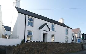 Spacious Cottage In Central Benllech With Parking - Pass The Keys